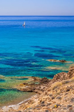 Las Sirenas Resifi, Cala de las Sirenas, Cabo de Gata-Nijar Doğal Parkı, UNESCO Biyosfer Rezervi, Sıcak Çöl İklim Bölgesi, Almera, Andaluca, İspanya, Avrupa