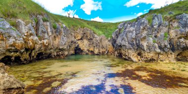 Doğal Anıt Kompleksi Cobijeru, Cobijeru Plajı, Las Acacias Plajı, Llanes, Asturias, İspanya, Avrupa