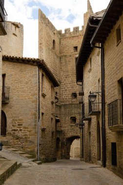 İspanya 'nın ortaçağ şehrinde duvar