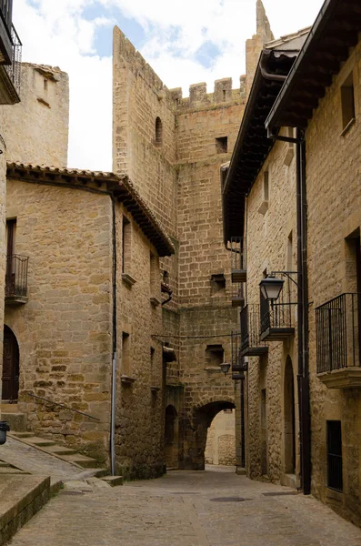 İspanya 'nın ortaçağ şehrinde duvar