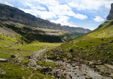 Aragon 'un pirenelerinin dağ manzarası