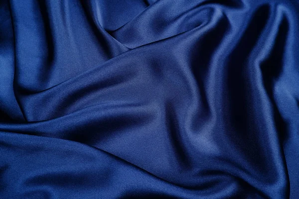 Fundo Feito Seda Azul Escura Cetim Fluindo Com Ondas Tecido — Fotografia de Stock