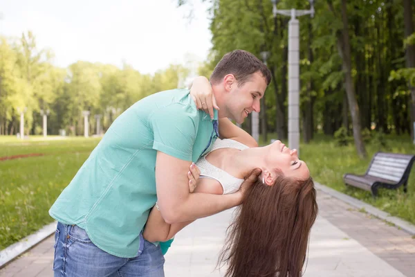 Couple amoureux - Début d'une histoire d'amour — Photo