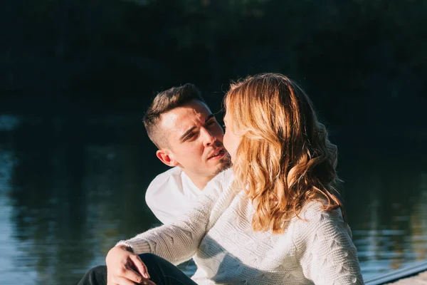 Gelukkig Jong Volwassen Stel Genieten Van Het Weekend Een Romantische — Stockfoto