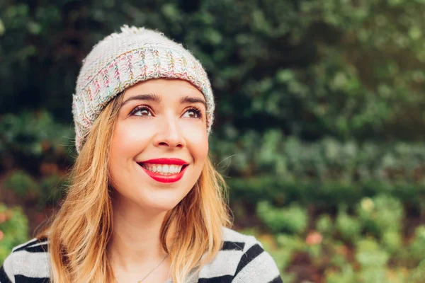 Mujer Adulta Bastante Joven Etnia Caucásica Auténtica Feliz Con Cara — Foto de Stock