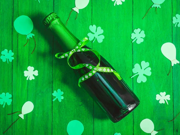 One Bottle Green Beer Ribbon Paper Leaves Clover Balloons Threads — Stock Photo, Image