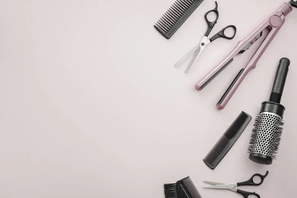 Scissors Combs Brushes Hair Straightener Lie Right Semicircle Very Pale — Stockfoto