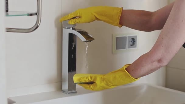 Hands Caucasian Young Woman Yellow Gloves Open Long Washbasin Faucet — Vídeo de Stock