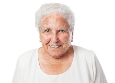 yaşlı kadın gülümsüyor