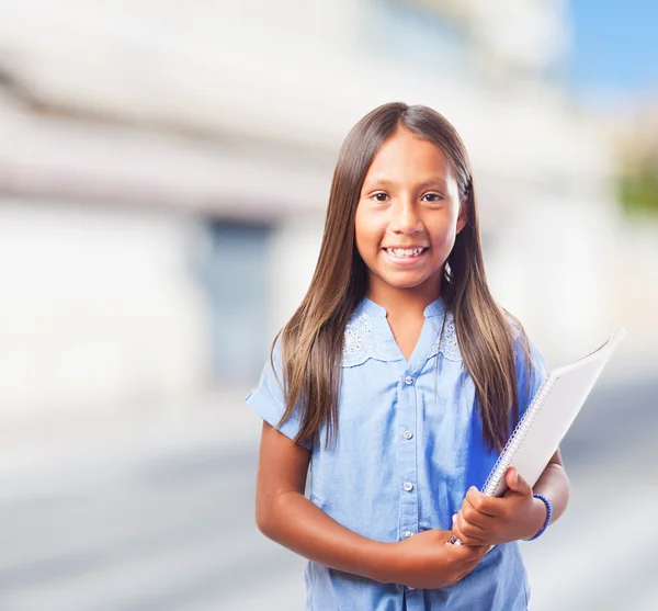 Menina segurando notebook — Fotografia de Stock