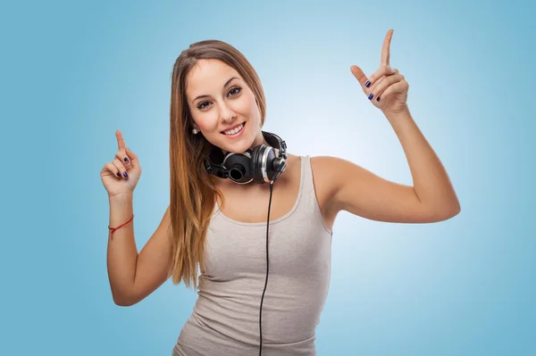 Vrouw met hoofdtelefoon dansen — Stockfoto