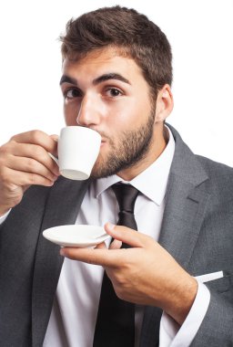 İş adamı kahve içiyor.