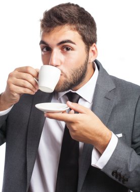 İş adamı kahve içiyor.