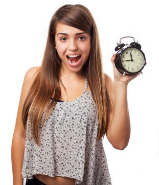 genç bir kadın tutarak çalar saat