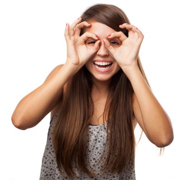 Kız gözlük jest yapıyor