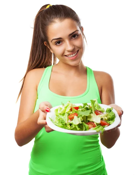 Frau hält frischen Salat in der Hand — Stockfoto