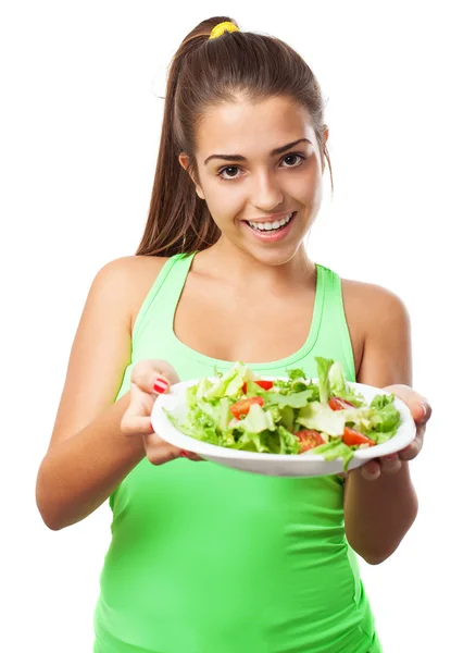 Frau hält frischen Salat in der Hand — Stockfoto