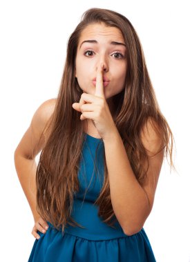 sessizlik simge yapıyor kadın