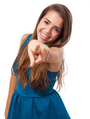 parmak ile işaret eden kadın