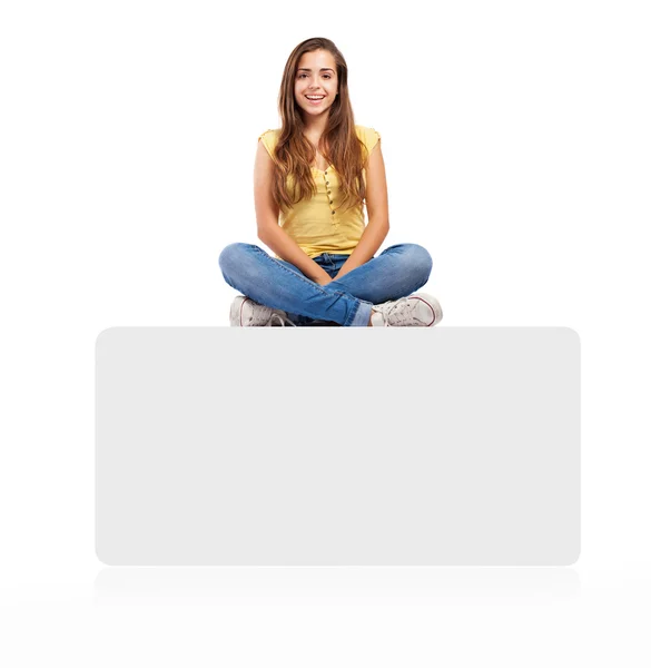 Chica sentada en la caja —  Fotos de Stock