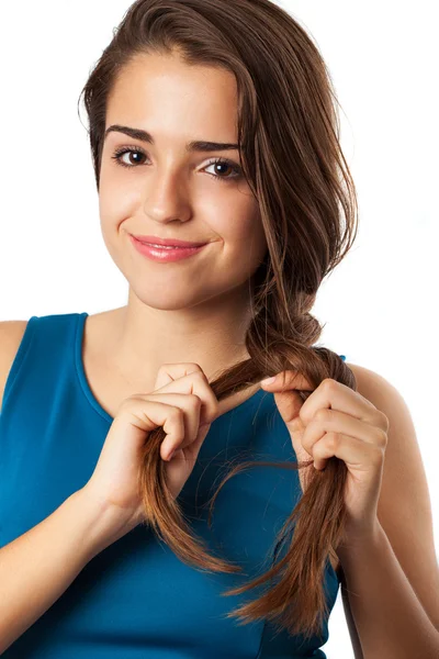 Mujer haciendo trenza — Foto de Stock