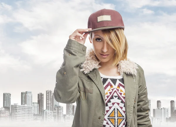 Mujer usando gorra —  Fotos de Stock