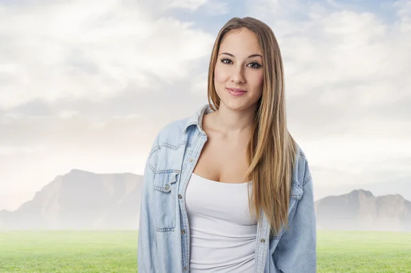 Feliz joven mujer — Foto de Stock