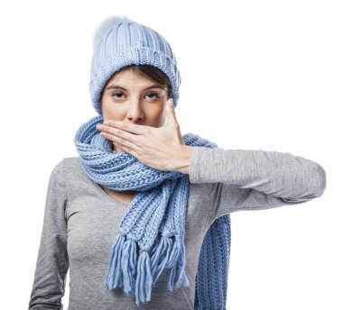 el ağzı tutan kadın