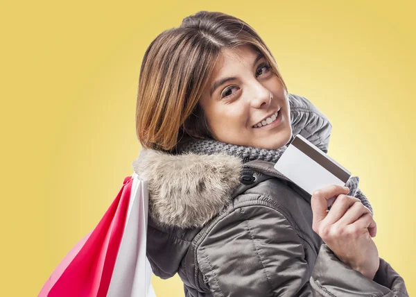 Mujer con bolsas de compras y tarjeta de crédito —  Fotos de Stock