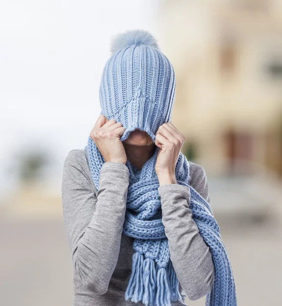 Woman covering head — Stock Photo, Image