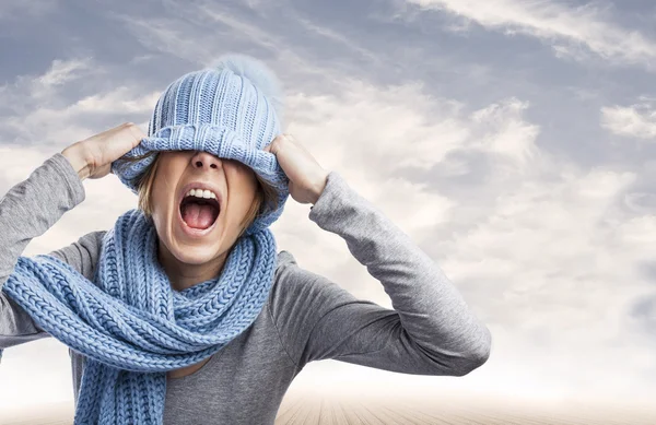 Woman covering head — Stock Photo, Image