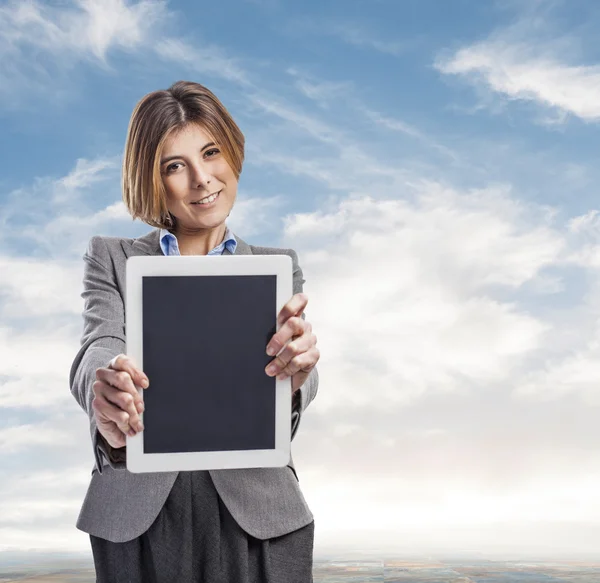 Obchodní žena zobrazeno tablet — Stock fotografie