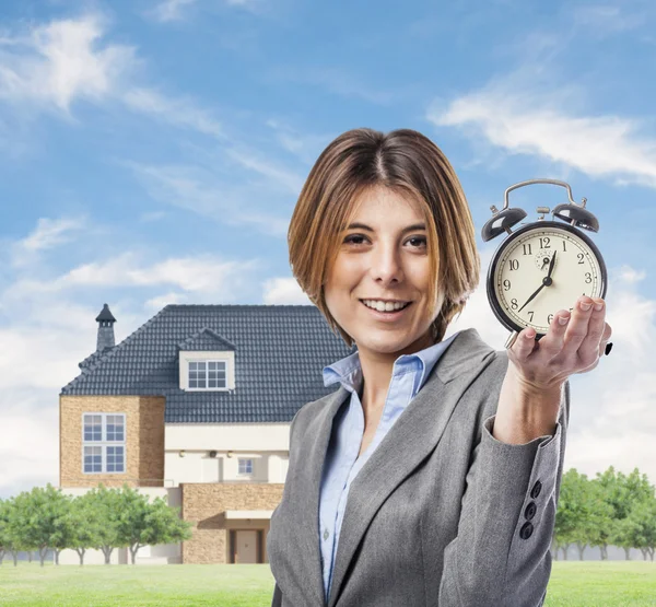 Mujer de negocios con reloj — Foto de Stock