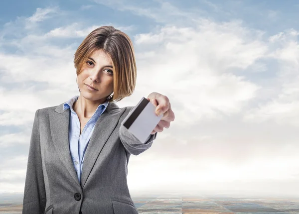 Mujer usando tarjeta de crédito —  Fotos de Stock