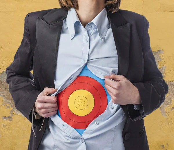 Business woman with target symbol — Stock Photo, Image
