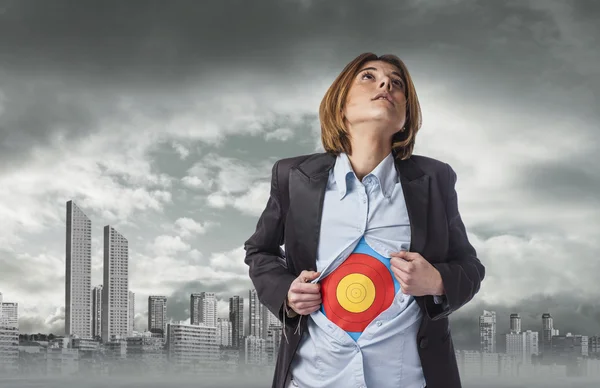 Mujer de negocios con símbolo objetivo — Foto de Stock