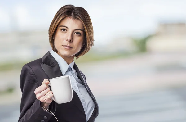 Donna d'affari con tazza — Foto Stock