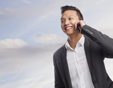 cep telefonunuzda konuşan adam