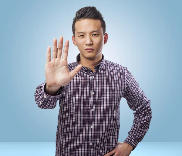 Hombre haciendo stop gesture — Foto de Stock