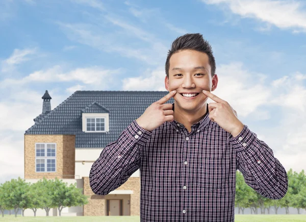 Asiatico uomo sorridente — Foto Stock