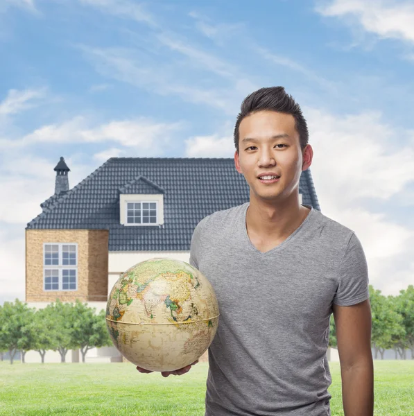 Man anläggningen globe — Stockfoto