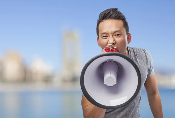 Muž křičí s megafon — Stock fotografie