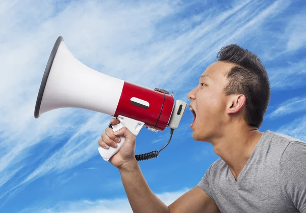 Mannen ropade med MegaFon — Stockfoto