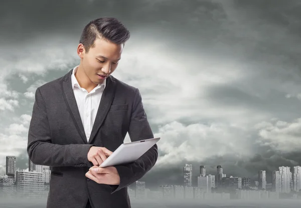 Business man using tablet — Stock Photo, Image