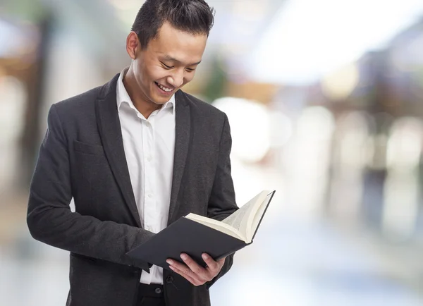 Man bedrijf boek — Stockfoto