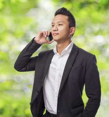 cep telefonunuzda konuşan adam