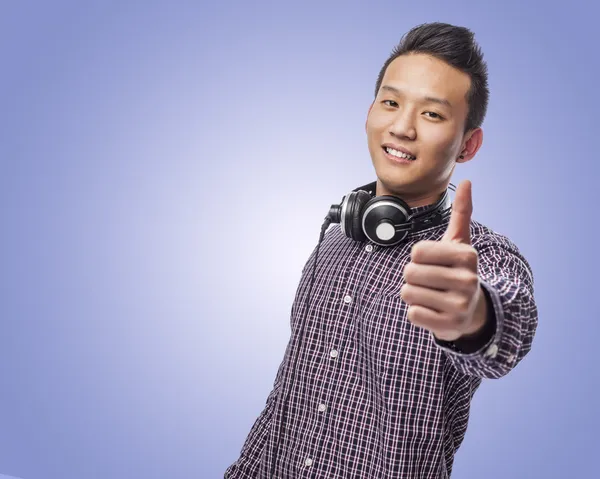 Hombre con auriculares — Foto de Stock