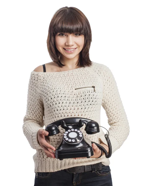 Женщина держит телефон — стоковое фото