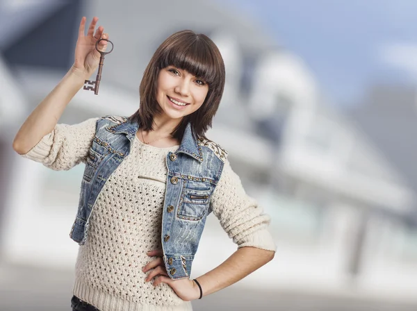 Woman holding key — Stock Photo, Image