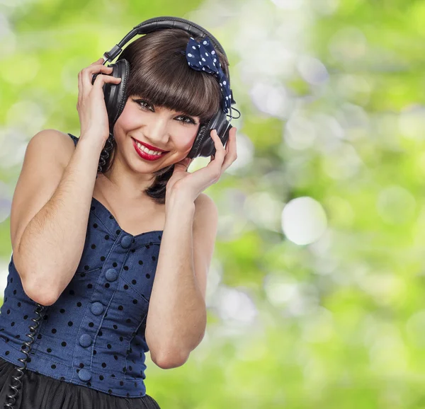 Chica con auriculares — Foto de Stock